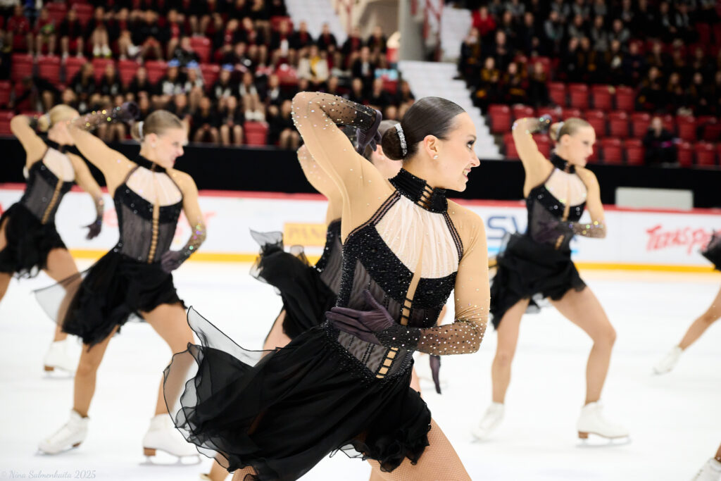 Helsinki Rockettes lyhytohjelma 25-26, kuva Nina Salmenkaita.